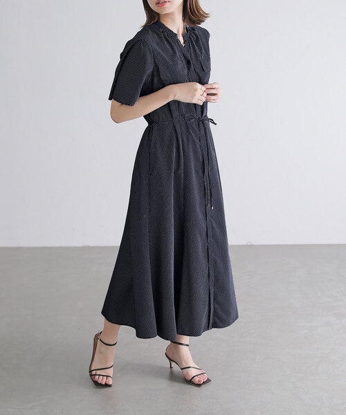 La TOTALITE（ラトータリテ）の「ドットプリントシャツワンピース（シャツワンピース・レディース・ネイビー/ベージュ・FREE）」の2枚目の写真
