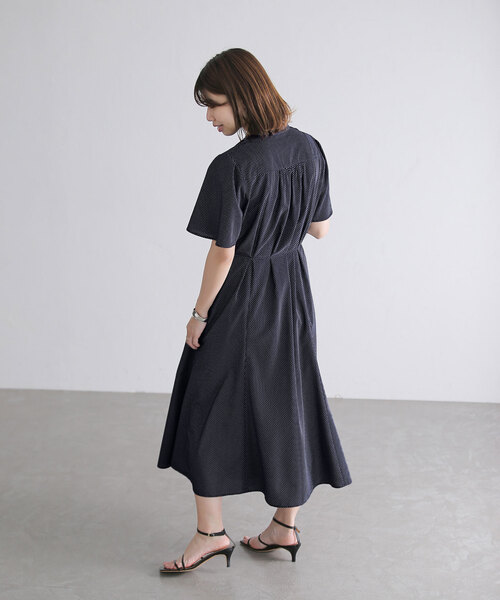 La TOTALITE（ラトータリテ）の「ドットプリントシャツワンピース（シャツワンピース・レディース・ネイビー/ベージュ・FREE）」の9枚目の写真