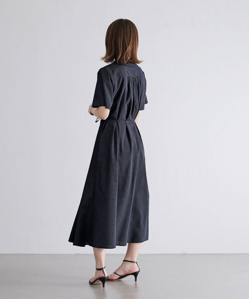 La TOTALITE（ラトータリテ）の「ドットプリントシャツワンピース（シャツワンピース・レディース・ネイビー/ベージュ・FREE）」の10枚目の写真