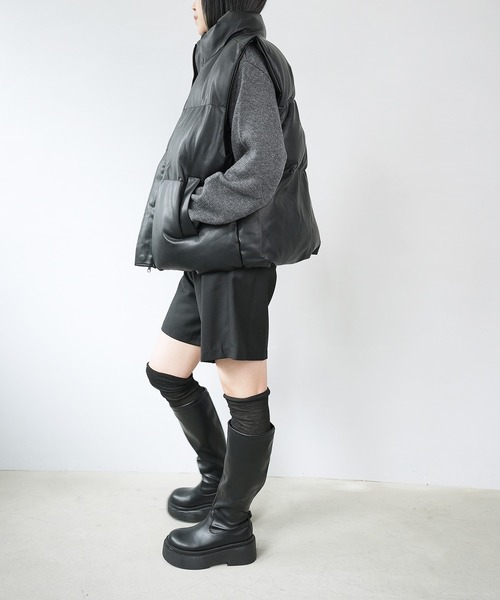 c.u.l（シーユーエル）の「オーバーサイズ ハイネック ユニセックス フェイクダウンベスト culw482（ダウンベスト・レディース・ブラック・XL/M/L）」の9枚目の写真