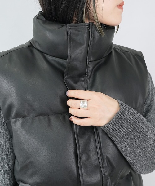 c.u.l（シーユーエル）の「オーバーサイズ ハイネック ユニセックス フェイクダウンベスト culw482（ダウンベスト・レディース・ブラック・XL/M/L）」の15枚目の写真