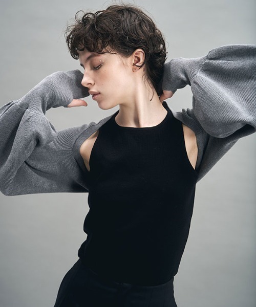 MECRE（メクル）の「ボリュームスリーブニットボレロ（カーディガン/ボレロ・レディース・グレー/ブラック・FREE）」の3枚目の写真