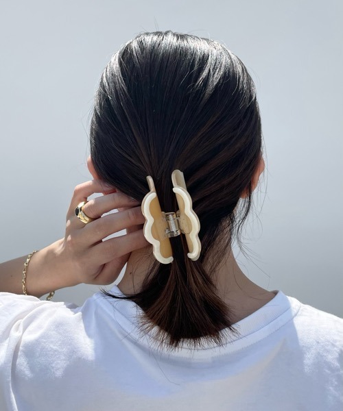 レジンヘアクリップかすみ草なみなみ 着飾ら