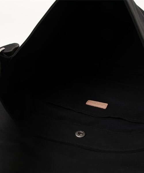 Hender Scheme（エンダースキーマ）の「flap shoulder small