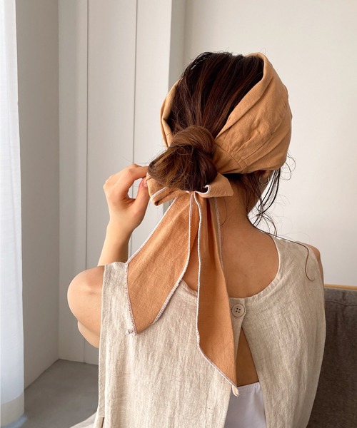 CANAL JEAN(キャナルジーン)の「arc ヘアターバン(ヘアバンド・レディース・キャメル/ブラック・ONE SIZE)」の4枚目の写真