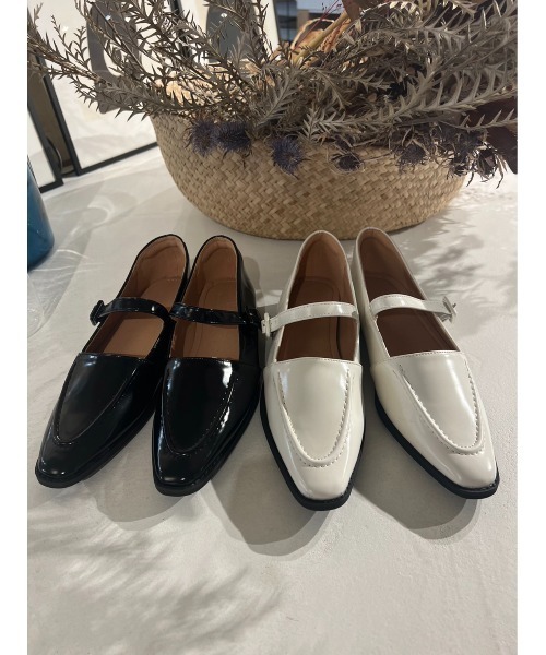 Birthday room（バースデイルーム）の「ストラップ付フラットパンプス（ドレスシューズ・レディース・ブラック/アイボリー・24.5/23.5）」の3枚目の写真