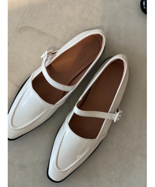 Birthday room（バースデイルーム）の「ストラップ付フラットパンプス（ドレスシューズ・レディース・ブラック/アイボリー・24.5/23.5）」の5枚目の写真