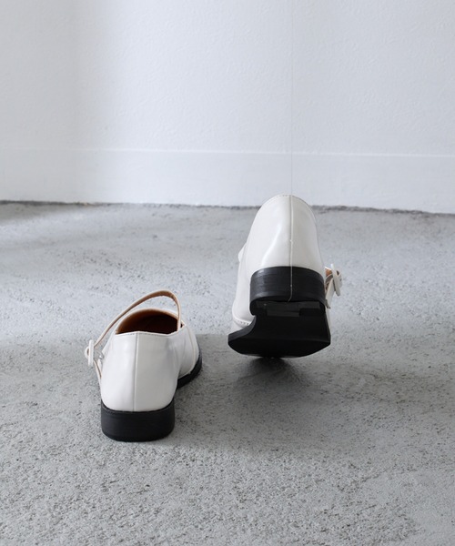 Birthday room（バースデイルーム）の「ストラップ付フラットパンプス（ドレスシューズ・レディース・ブラック/アイボリー・24.5/23.5）」の20枚目の写真