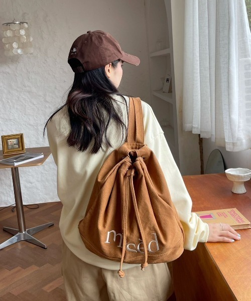 LAC-VERT(ラック・ヴェール)の「【新色登場】musedキャンバス巾着ナップサック【動画あり】(バックパック/リュック・レディース・ブラック/ブラウン/ホワイト/グリーン/ライトグレー/ライトブルー・FREE)」の13枚目の写真