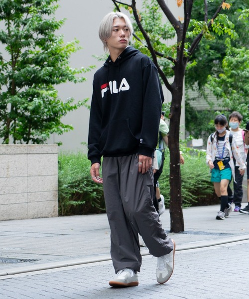 FILA(フィラ)の「【FILA/フィラ】デカロゴプリント 裏起毛フーディー プルパーカー(パーカー・メンズ・杢グレー/ブラック/ホワイト/ネイビー・MEDIUM/LARGE/X-LARGE)」の20枚目の写真