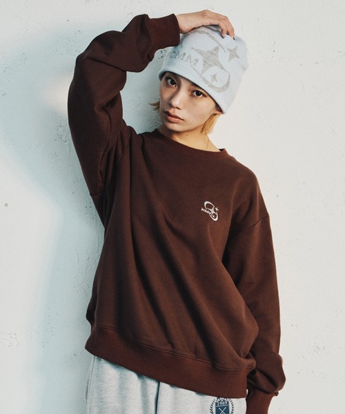 FCMM(エフシーエムエム)の「【日本限定アイテム】COSMIC LOGO CREWNECK/コズミックロゴクルーネック(スウェット・メンズ・ブラック/グレー/ブラウン・SMALL/LARGE)」の3枚目の写真