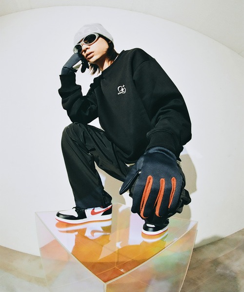 FCMM(エフシーエムエム)の「【日本限定アイテム】COSMIC LOGO CREWNECK/コズミックロゴクルーネック(スウェット・メンズ・ブラック/グレー/ブラウン・SMALL/LARGE)」の4枚目の写真