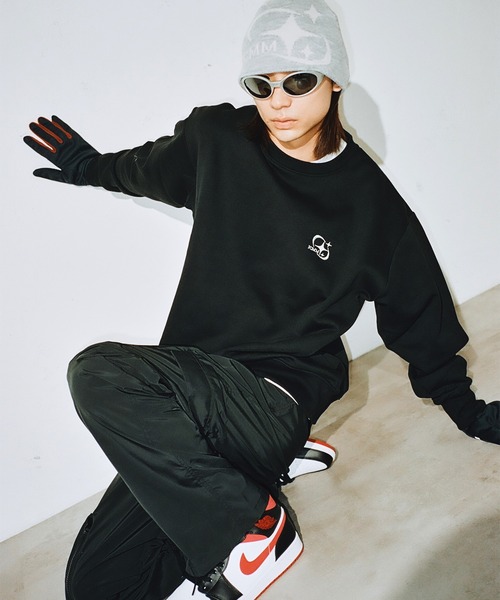 FCMM(エフシーエムエム)の「【日本限定アイテム】COSMIC LOGO CREWNECK/コズミックロゴクルーネック(スウェット・メンズ・ブラック/グレー/ブラウン・SMALL/LARGE)」の6枚目の写真