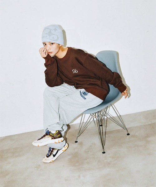 FCMM(エフシーエムエム)の「【日本限定アイテム】COSMIC LOGO CREWNECK/コズミックロゴクルーネック(スウェット・メンズ・ブラック/グレー/ブラウン・SMALL/LARGE)」の16枚目の写真