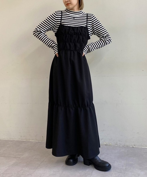 one after another NICE CLAUP(ワンアフターアナザーナイスクラップ)の「【先行予約】シャーリングキャミワンピース(ワンピース・レディース・アイボリー/ブラック系その他/ブラック/サックスブルー・FREE)」の4枚目の写真