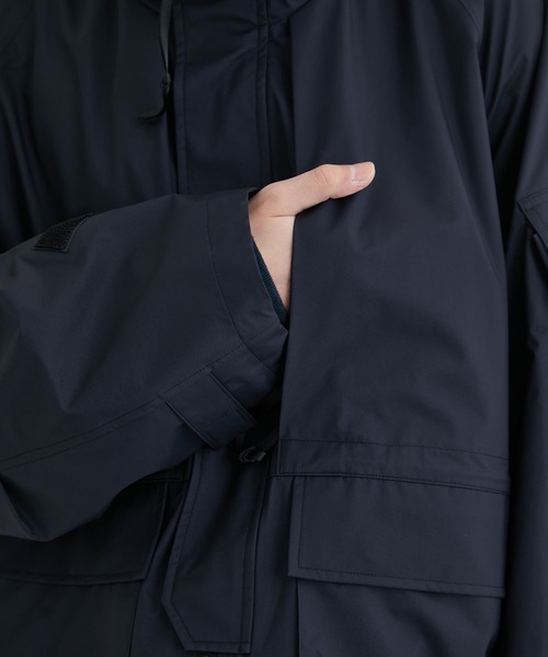 Product Twelve(プロダクトトゥエルブ)の「【Product Twelve / プロダクトトゥエルブ】Breathable Waterproof Jacket(マウンテンパーカー・メンズ・ブラック/ライトグリーン・2/3)」の11枚目の写真