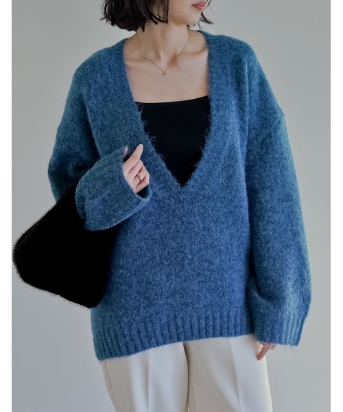 Re:EDIT（リエディ）の「[新色追加][お気に入り数1.1万突破！]深Vネック起毛MIXブークレニットトップス（ニット/セーター・レディース・ブラック/ベージュ/ブルー/チャコールグレー/ライトブルー/グリーン/ブラウン・LARGE/MEDIUM）」の7枚目の写真