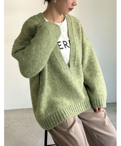 Re:EDIT（リエディ）の「[新色追加][お気に入り数1.1万突破！]深Vネック起毛MIXブークレニットトップス（ニット/セーター・レディース・ブラック/ベージュ/ブルー/チャコールグレー/ライトブルー/グリーン/ブラウン・LARGE/MEDIUM）」の21枚目の写真