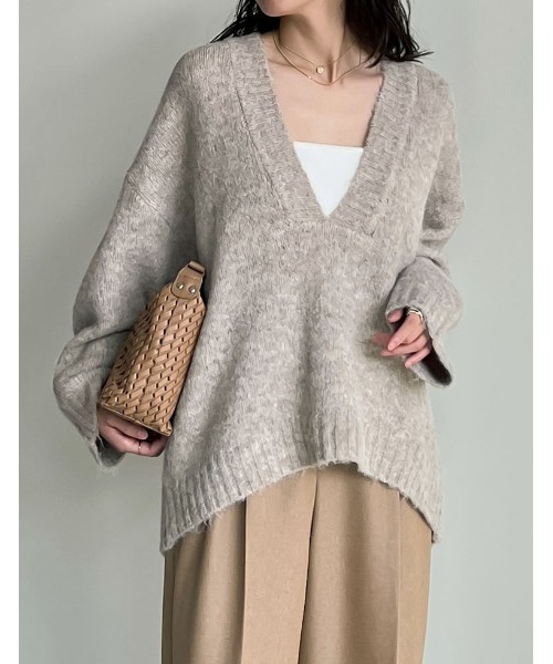 Re:EDIT（リエディ）の「[新色追加][お気に入り数1.1万突破！]深Vネック起毛MIXブークレニットトップス（ニット/セーター・レディース・ブラック/ベージュ/ブルー/チャコールグレー/ライトブルー/グリーン/ブラウン・LARGE/MEDIUM）」の17枚目の写真