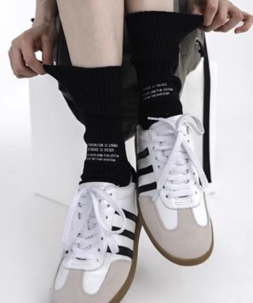 Vipoa(ヴィポア)の「ロゴデザイン厚手クルーリブソックス(ソックス/靴下・レディース・イエロー/カーキ/グレー/ホワイト/ブラック・FREE)」の2枚目の写真