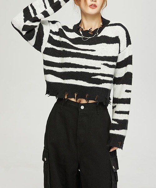 HOOK(フック)の「【HOOK】for girls ゼブラ模様ニット ショット丈(ニット/セーター・レディース・ホワイト/ピンク・S/L/M)」の2枚目の写真