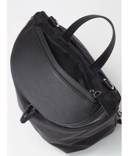 IEDIT（イディット）の「Ｙ’ＳＡＣＣＳ×ＩＥＤＩＴ　ショルダーにもなるミニサイズリュック〈ブラック〉（バックパック/リュック・レディース・ブラック・ONE SIZE）」の7枚目の写真