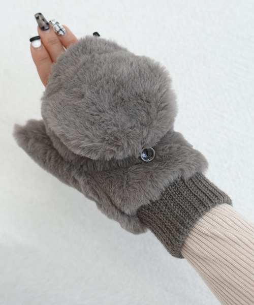 DAY CLOSET（デイ クローゼット）の「【スマホ対応/2WAY/指なしorミトン】もこもこファー指カバー付き手袋 レディース（手袋・レディース・アイボリー/ピンク/ベージュ/ブラック/グレイッシュベージュ/ブルーグレー/ネイビー/ライトグレー・ONE SIZE）」の10枚目の写真