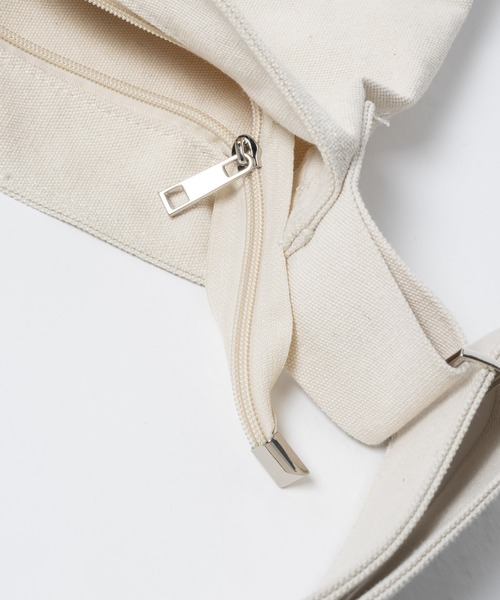 ADAMASTE（アダマスト）の「ビッグキャンバスショルダーバッグ/ニュースペーパーバッグ（ショルダーバッグ・メンズ・ブラック/アイボリー・FREE）」の17枚目の写真