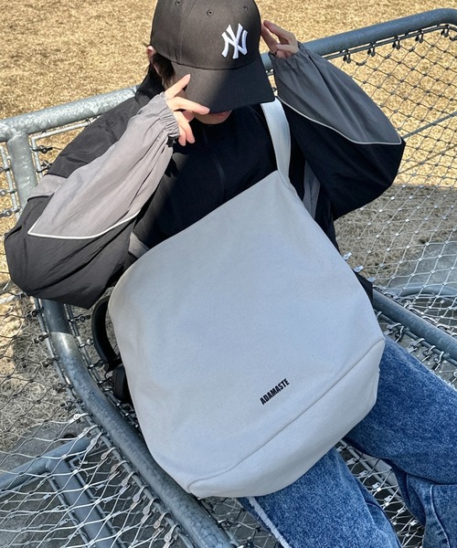 ADAMASTE（アダマスト）の「ビッグキャンバスショルダーバッグ/ニュースペーパーバッグ（ショルダーバッグ・メンズ・ブラック/アイボリー・FREE）」の21枚目の写真