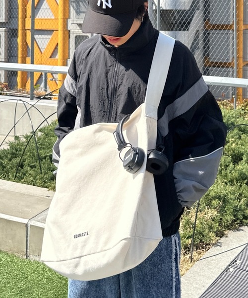 ADAMASTE（アダマスト）の「ビッグキャンバスショルダーバッグ/ニュースペーパーバッグ（ショルダーバッグ・メンズ・ブラック/アイボリー・FREE）」の22枚目の写真