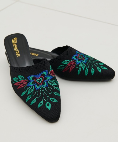 MERLOT（メルロー）の「刺繍ポインテッドトゥフラットサンダル（サンダル・レディース・ベージュ/ブラック・S/M/L）」の6枚目の写真