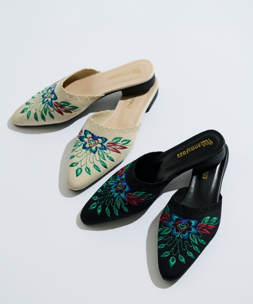 MERLOT（メルロー）の「刺繍ポインテッドトゥフラットサンダル（サンダル・レディース・ベージュ/ブラック・S/M/L）」の8枚目の写真