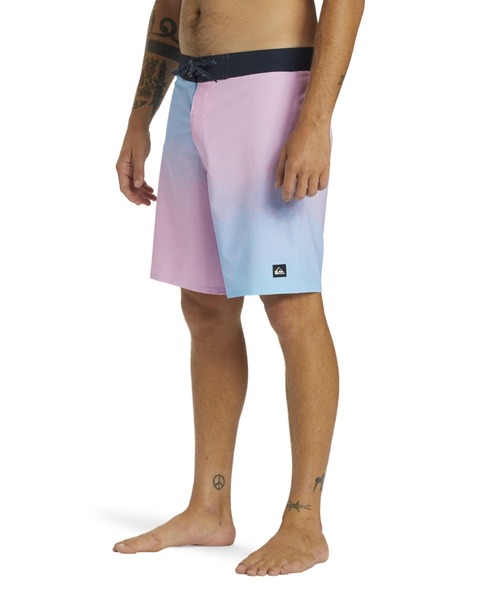 Quiksilver クイックシルバー　ボードショーツレッド チェック柄水着 Quiksilver QUIKSILVER クイックシルバー メンズ ボードショーツ