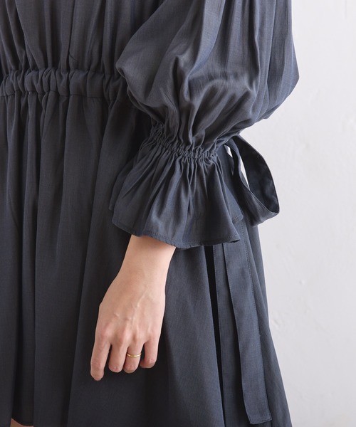 one after another NICE CLAUP（ワンアフターアナザーナイスクラップ）の「サイドリボン/ウェストドロストチュニック【WEB限定商品】（チュニック・レディース・チャコールグレー/アイボリー/ピンク・FREE）」の4枚目の写真