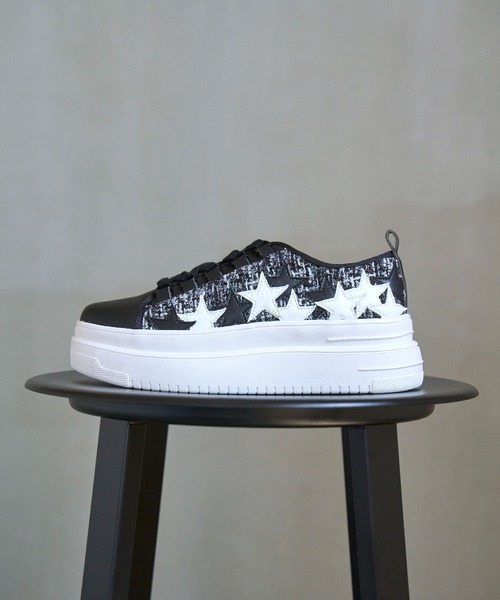 Lucida（ルシーダ）の「Stardust/デザイン厚底スニーカー（スニーカー・レディース・ベージュ/ブラック×ホワイト/ホワイト×ブラック/シルバー/ブラック系その他/ホワイト系その他/ベージュ×ブラック・35/36/37/38/39/40）」の5枚目の写真