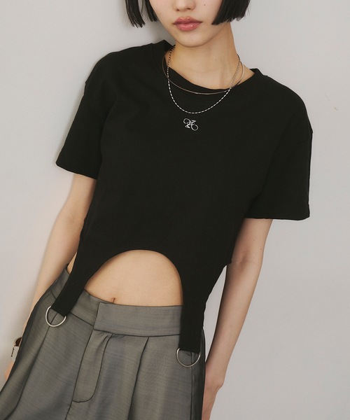 VIOLETTA（ヴィオレッタ）の「ロゴ刺繍入りクロップドTシャツ（T