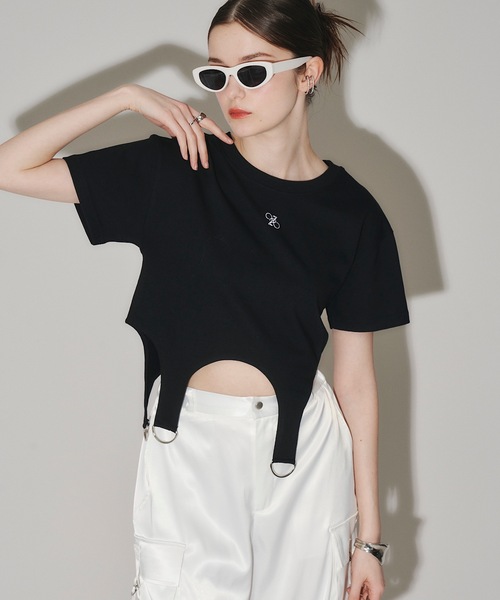 VIOLETTA（ヴィオレッタ）の「ロゴ刺繍入りクロップドTシャツ（T