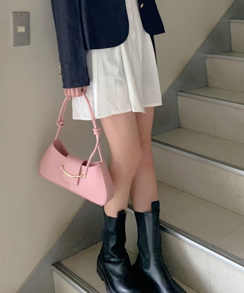 Silly（シリー）の「【コーデに取り入れやすくてオールシーズン使える！】ゴールドバックルショルダーバッグ（ショルダーバッグ・レディース・ブラック/ホワイト/ピンク/ブラウン・FREE）」の22枚目の写真