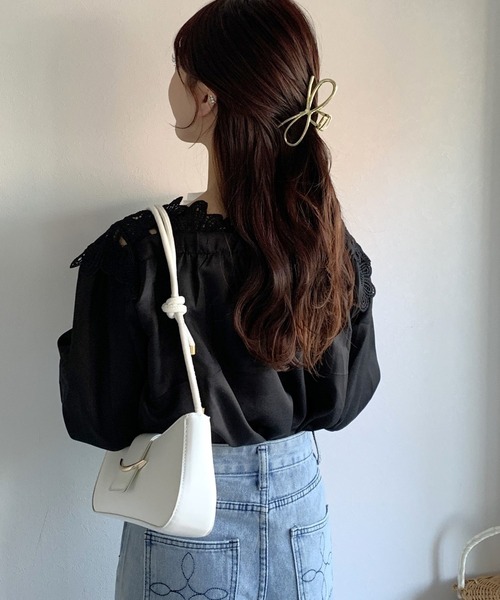 Silly（シリー）の「【コーデに取り入れやすくてオールシーズン使える！】ゴールドバックルショルダーバッグ（ショルダーバッグ・レディース・ブラック/ホワイト/ピンク/ブラウン・FREE）」の21枚目の写真