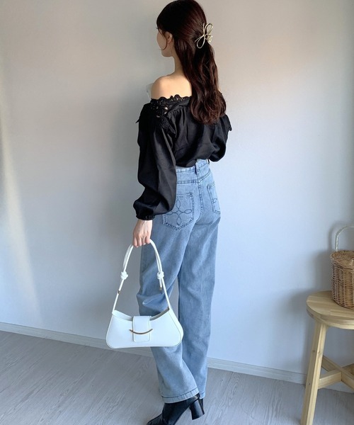 Silly（シリー）の「【コーデに取り入れやすくてオールシーズン使える！】ゴールドバックルショルダーバッグ（ショルダーバッグ・レディース・ブラック/ホワイト/ピンク/ブラウン・FREE）」の18枚目の写真