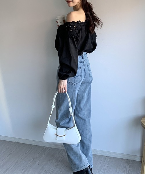 Silly（シリー）の「【コーデに取り入れやすくてオールシーズン使える！】ゴールドバックルショルダーバッグ（ショルダーバッグ・レディース・ブラック/ホワイト/ピンク/ブラウン・FREE）」の17枚目の写真