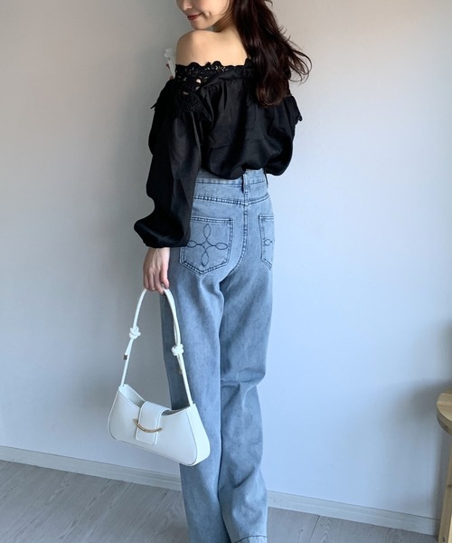 Silly（シリー）の「【コーデに取り入れやすくてオールシーズン使える！】ゴールドバックルショルダーバッグ（ショルダーバッグ・レディース・ブラック/ホワイト/ピンク/ブラウン・FREE）」の14枚目の写真