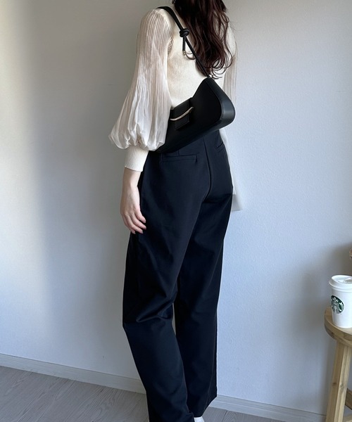 Silly（シリー）の「【コーデに取り入れやすくてオールシーズン使える！】ゴールドバックルショルダーバッグ（ショルダーバッグ・レディース・ブラック/ホワイト/ピンク/ブラウン・FREE）」の8枚目の写真