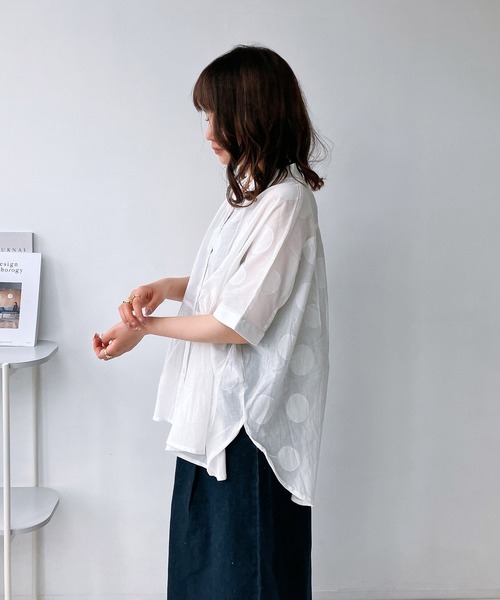 AS KNOW AS plus（アズノゥアズプラス）の「◎ドットジャガードビッグシャツ（シャツ/ブラウス・レディース・ブラック/ブルー/オフホワイト・FREE）」の7枚目の写真
