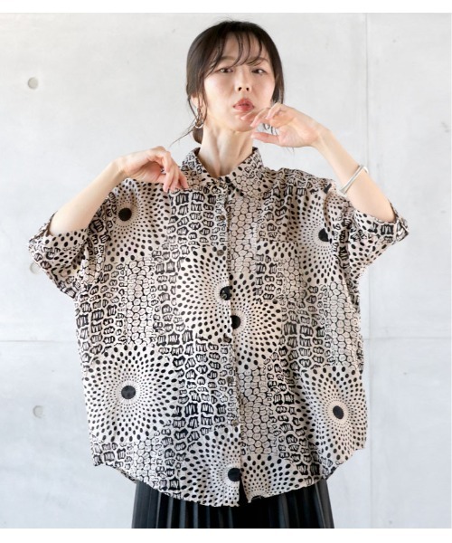 OTONA（オトナ）の「モードカジュアルな総柄オーバーシャツ（Tシャツ/カットソー）」 - WEAR