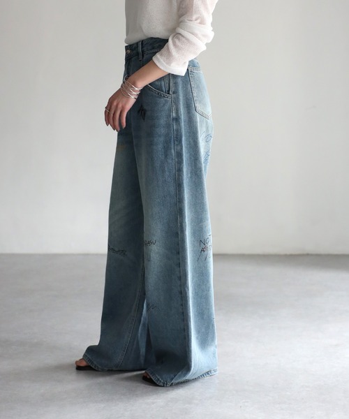 Riberry(リベリー)の「ミックスロゴプリントデニムパンツ(デニムパンツ・レディース・ブルー・MEDIUM)」の5枚目の写真