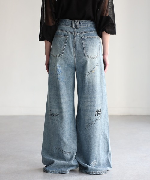 Riberry(リベリー)の「ミックスロゴプリントデニムパンツ(デニムパンツ・レディース・ブルー・MEDIUM)」の21枚目の写真