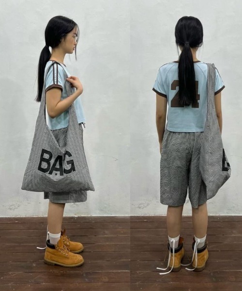 aeae（エーイーエーイー）の「Nylon Shoulder Bag（ショルダーバッグ・レディース・ホワイト/ブラック・FREE）」の5枚目の写真