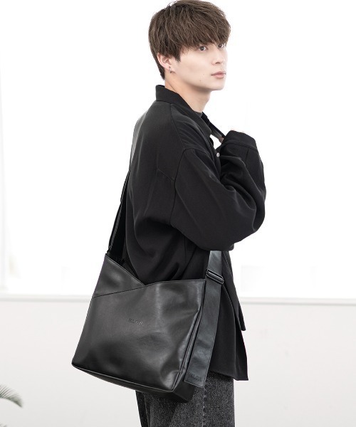 KLON（クローン）の「KLON BUTTERFLY SHOULDER BAG（ショルダーバッグ・レディース・ブラック・FREE）」の2枚目の写真