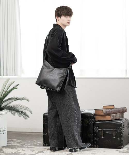 KLON（クローン）の「KLON BUTTERFLY SHOULDER BAG（ショルダーバッグ・レディース・ブラック・FREE）」の4枚目の写真